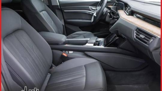 2019 Audi e-tron WA1LAAGE1KB023211