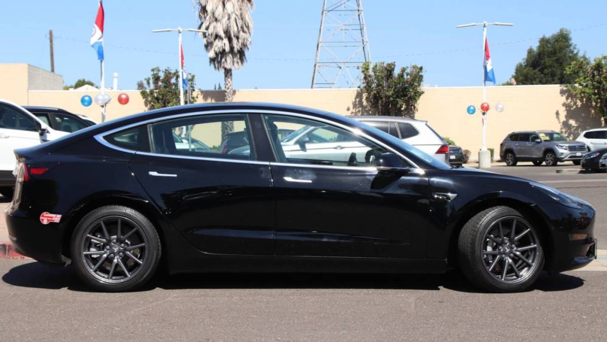 2018 Tesla Model 3 5YJ3E1EAXJF056715