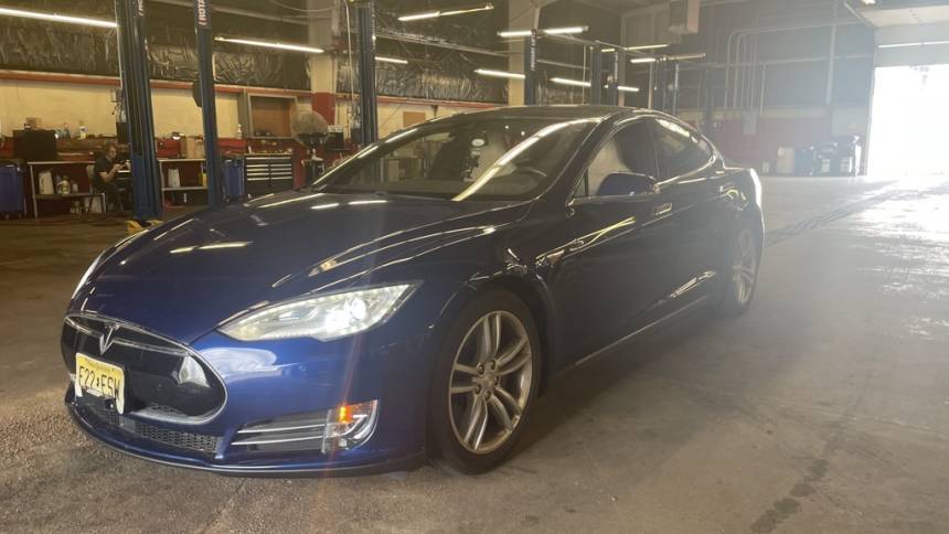 2015 Tesla Model S 5YJSA1H24FF093648