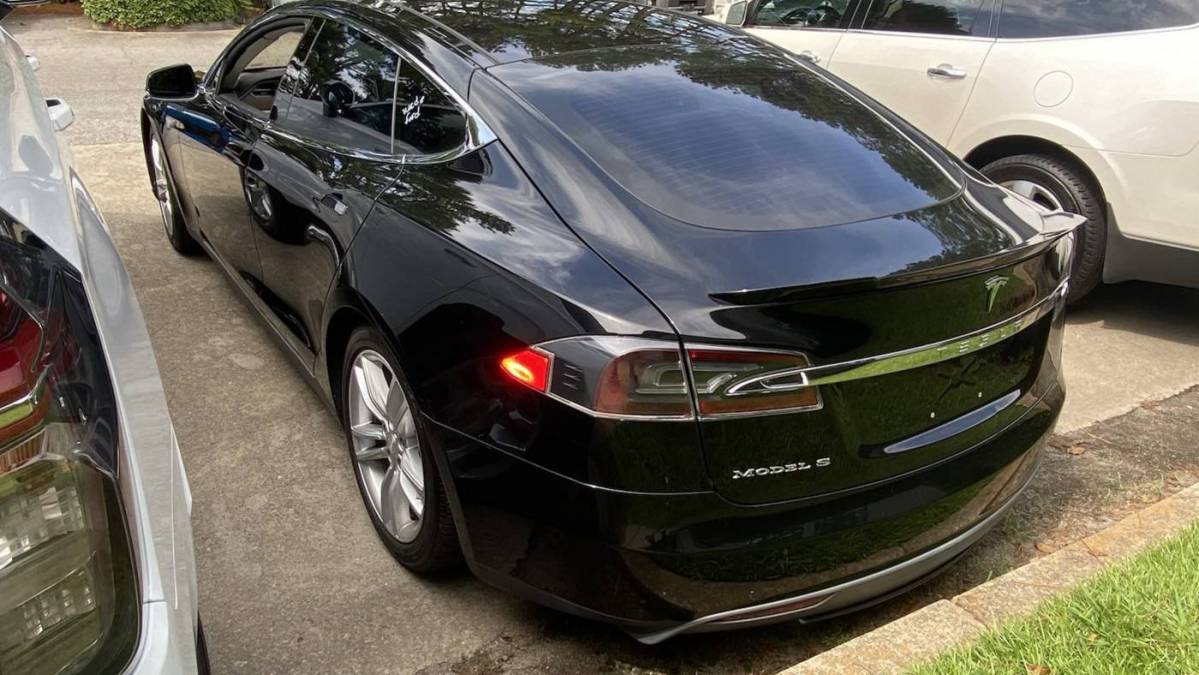 2013 Tesla Model S 5YJSA1DGXDFP04734