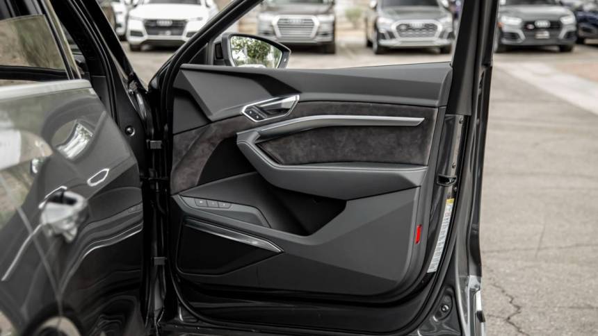 2019 Audi e-tron WA1VAAGE0KB008434