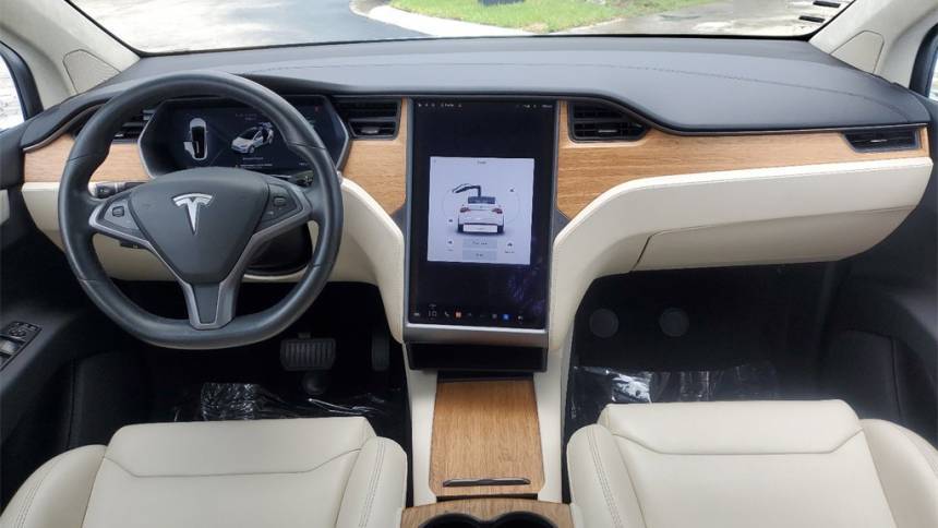 2018 Tesla Model X 5YJXCDE20JF136607