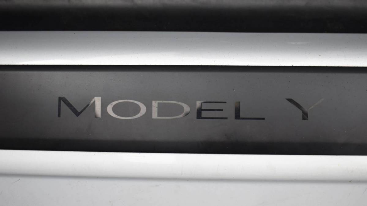 2021 Tesla Model Y 5YJYGDEE2MF119654