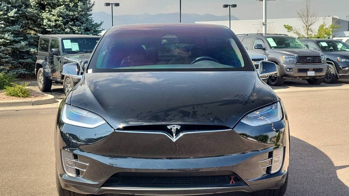 2018 Tesla Model X 5YJXCBE24JF136419