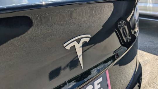 2018 Tesla Model 3 5YJ3E1EB3JF135684