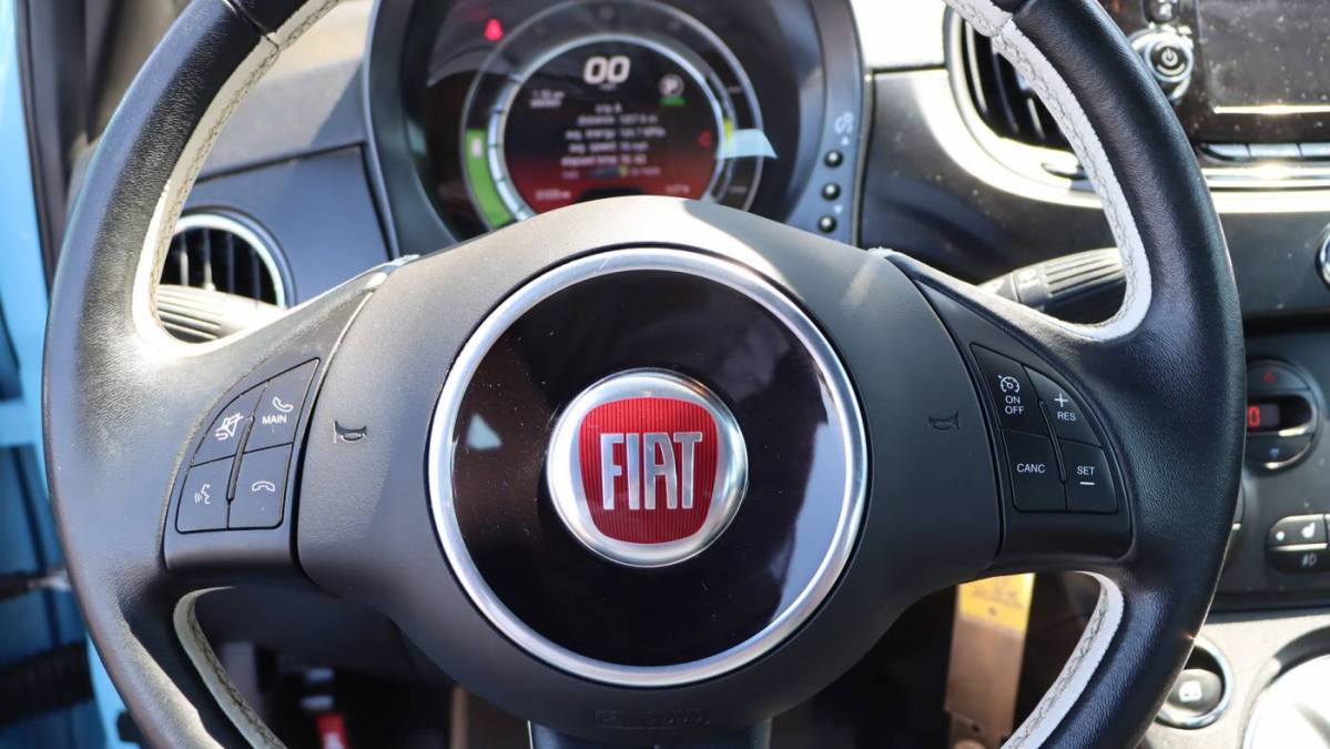 2017 Fiat 500e 3C3CFFGE4HT634379