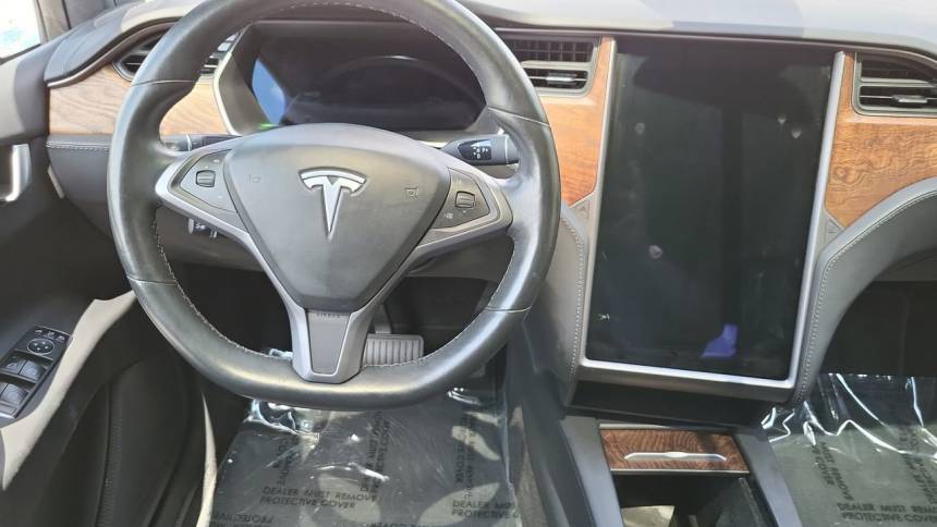 2018 Tesla Model X 5YJXCBE2XJF127711