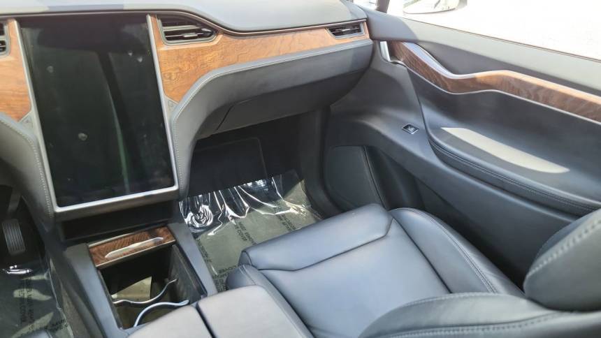 2018 Tesla Model X 5YJXCBE2XJF127711