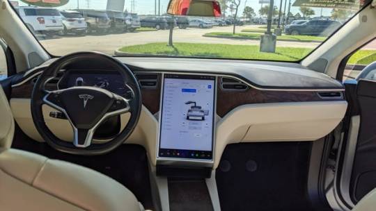 2017 Tesla Model X 5YJXCAE21HF077592