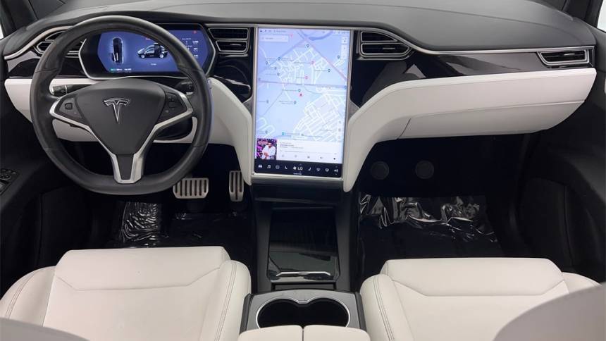 2018 Tesla Model X 5YJXCDE45JF086157