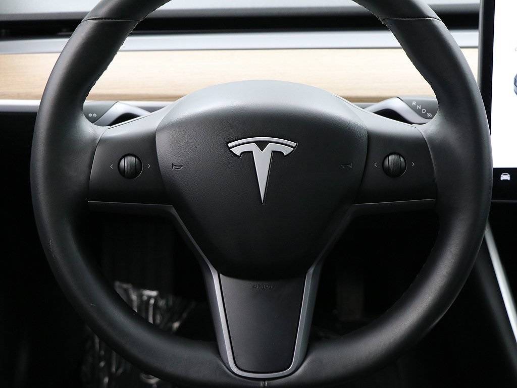 2018 Tesla Model 3 5YJ3E1EB7JF068541