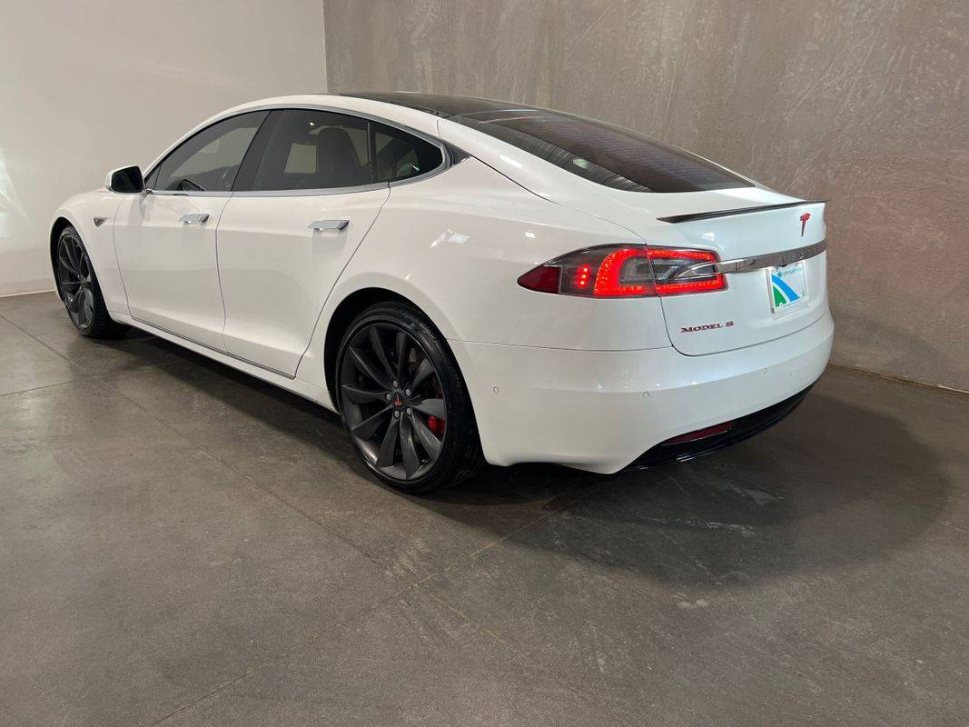 2016 Tesla Model S 5YJSA1E44GF146999