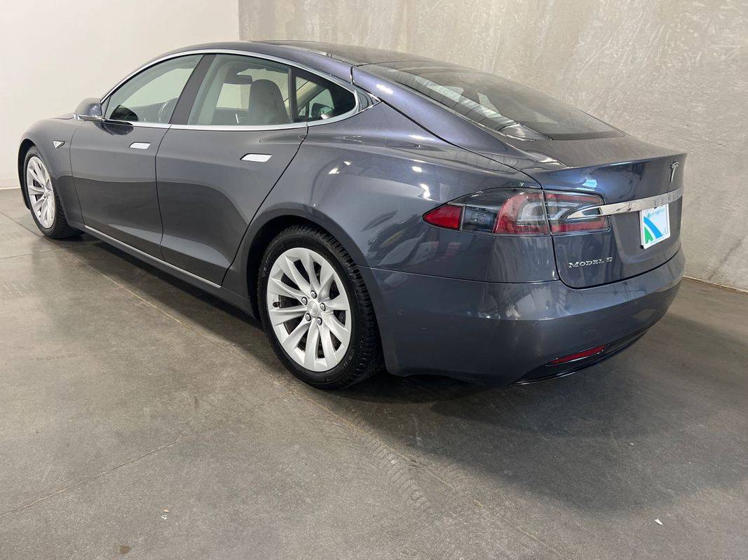 2016 Tesla Model S 5YJSA1E20GF152734