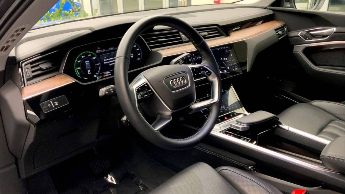 2019 Audi e-tron WA1VAAGE4KB022689