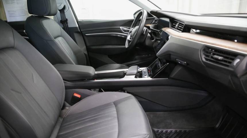 2019 Audi e-tron WA1LAAGE3KB013277