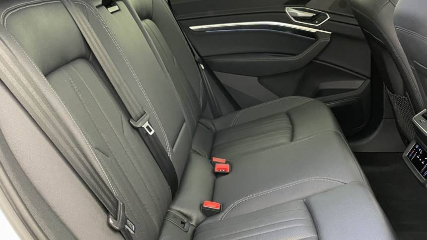 2019 Audi e-tron WA1LAAGEXKB017276