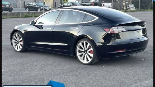 2018 Tesla Model 3 5YJ3E1EB1JF069801