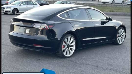 2018 Tesla Model 3 5YJ3E1EB1JF069801