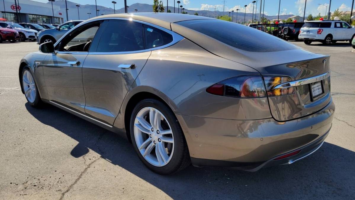 2015 Tesla Model S 5YJSA1E24FF102854