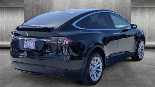 2018 Tesla Model X 5YJXCDE22JF106444