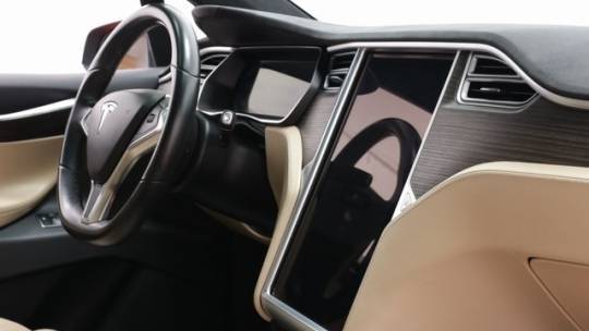 2016 Tesla Model X 5YJXCBE44GF016355