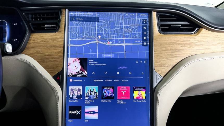 2018 Tesla Model X 5YJXCBE20JF103739