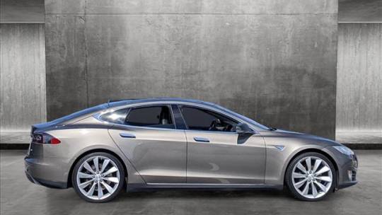 2016 Tesla Model S 5YJSA1E24GF122183