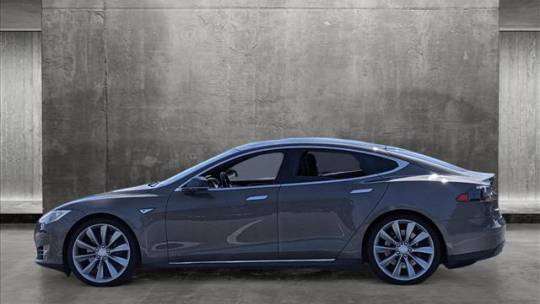 2016 Tesla Model S 5YJSA1E24GF122183