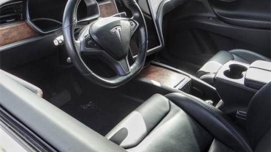 2018 Tesla Model X 5YJXCAE20JF144639