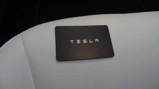 2018 Tesla Model 3 5YJ3E1EB7JF112196