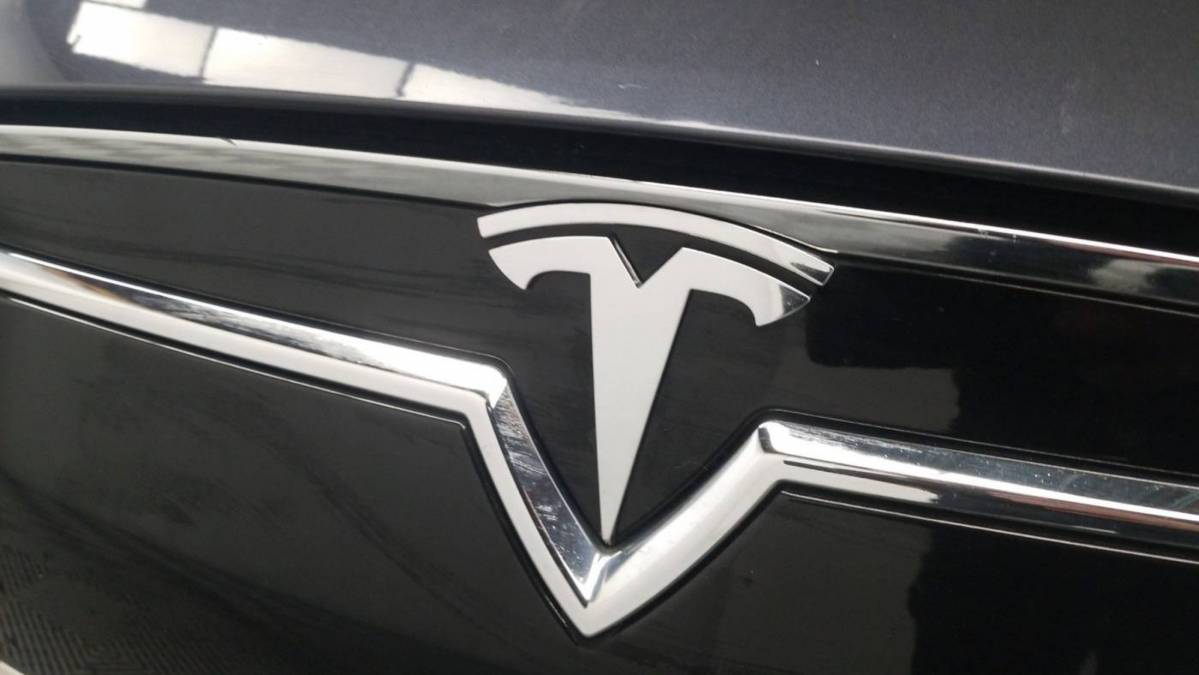 2016 Tesla Model S 5YJSA1E27GF128222