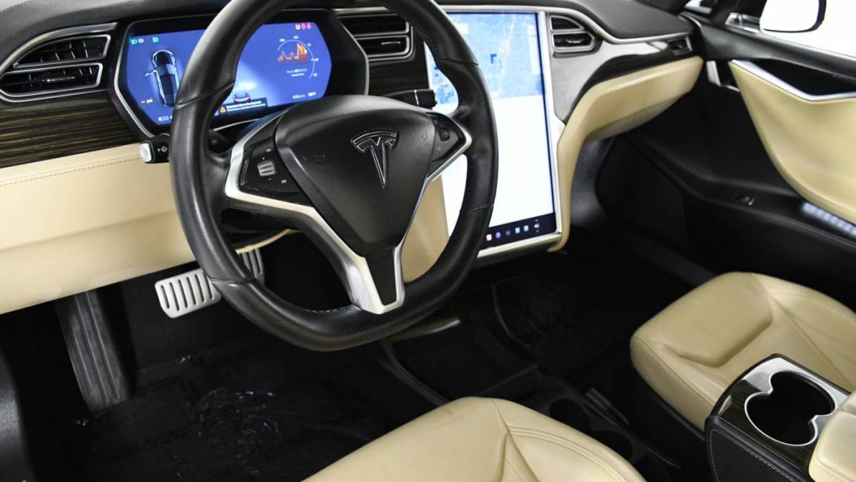 2016 Tesla Model S 5YJSA1E24GF126282