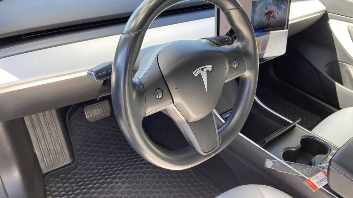 2018 Tesla Model 3 5YJ3E1EB8JF097207