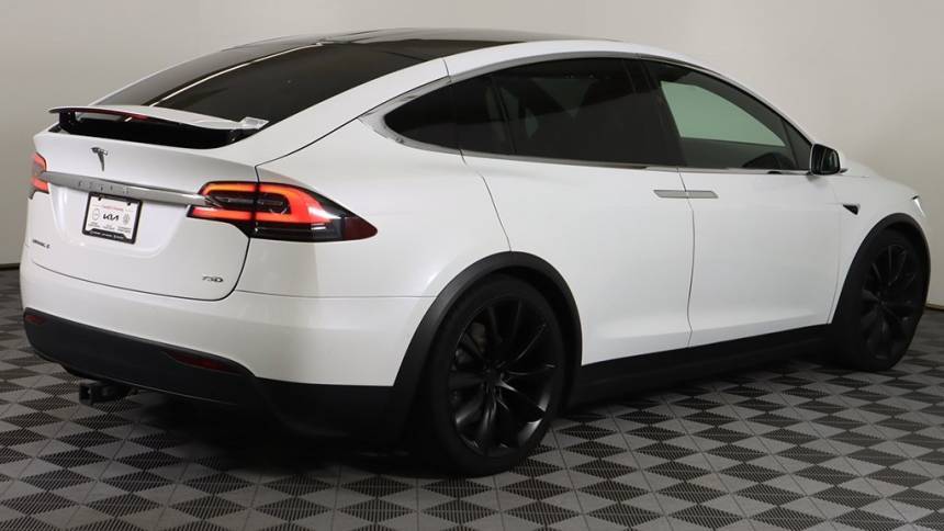2018 Tesla Model X 5YJXCBE23JF120888