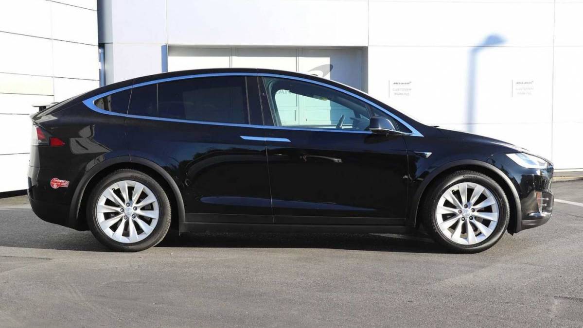 2017 Tesla Model X 5YJXCAE2XHF041562