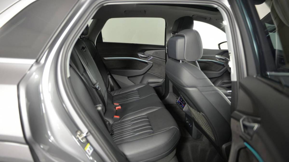2021 Audi e-tron WA1VAAGE1MB004590