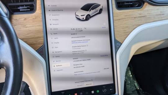 2018 Tesla Model X 5YJXCBE27JF141033
