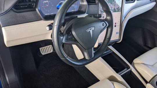 2018 Tesla Model X 5YJXCDE28JF137309