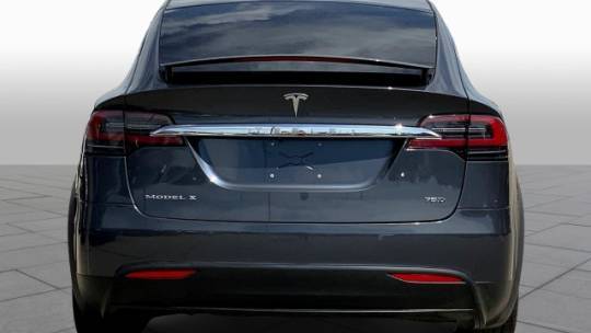 2018 Tesla Model X 5YJXCDE27JF111736