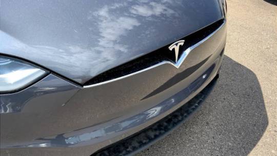 2018 Tesla Model X 5YJXCDE27JF111736