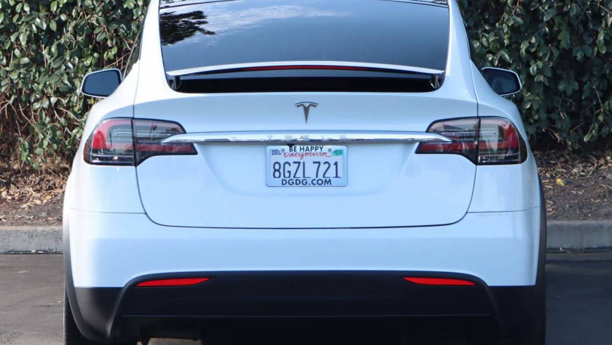 2018 Tesla Model X 5YJXCDE24JF137405