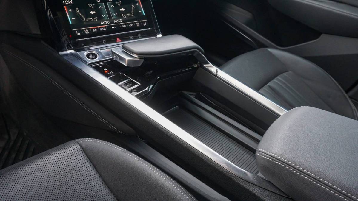 2021 Audi e-tron WA1LAAGE7MB010871