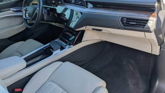 2019 Audi e-tron WA1VAAGE8KB010433