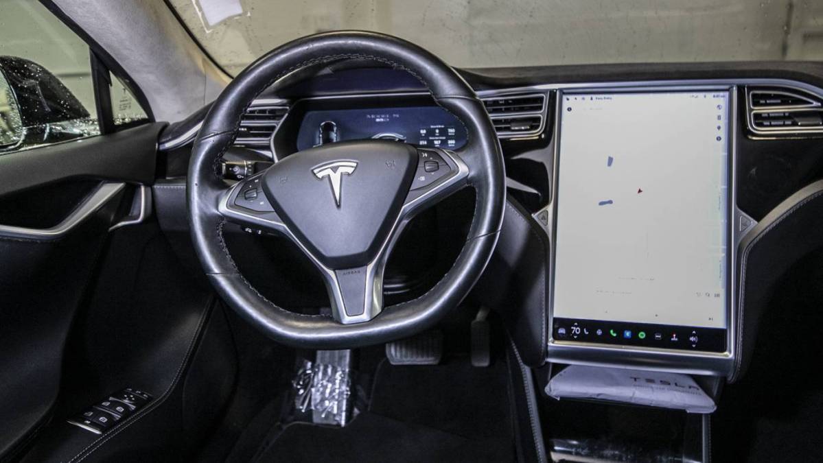 2015 Tesla Model S 5YJSA1H23FF093270