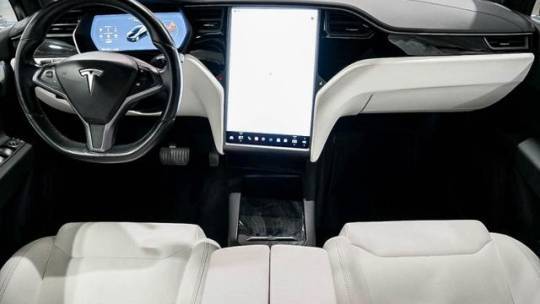 2018 Tesla Model X 5YJXCBE27JF141582