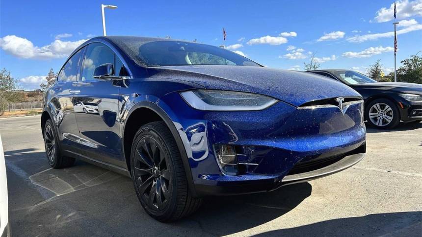2018 Tesla Model X 5YJXCBE2XJF102484