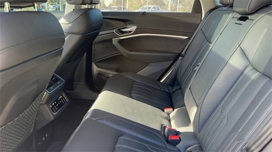 2019 Audi e-tron WA1VAAGE8KB022596