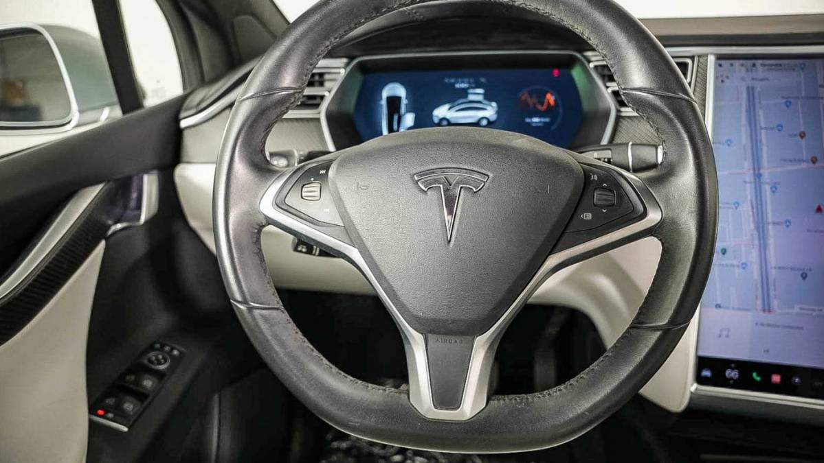 2017 Tesla Model X 5YJXCBE2XHF079444