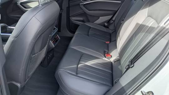 2019 Audi e-tron WA1LAAGE7KB022922