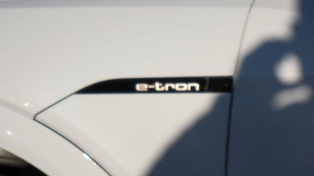 2019 Audi e-tron WA1VAAGE1KB010502